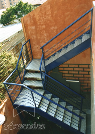 Lances de escada com corrimão de alumínio